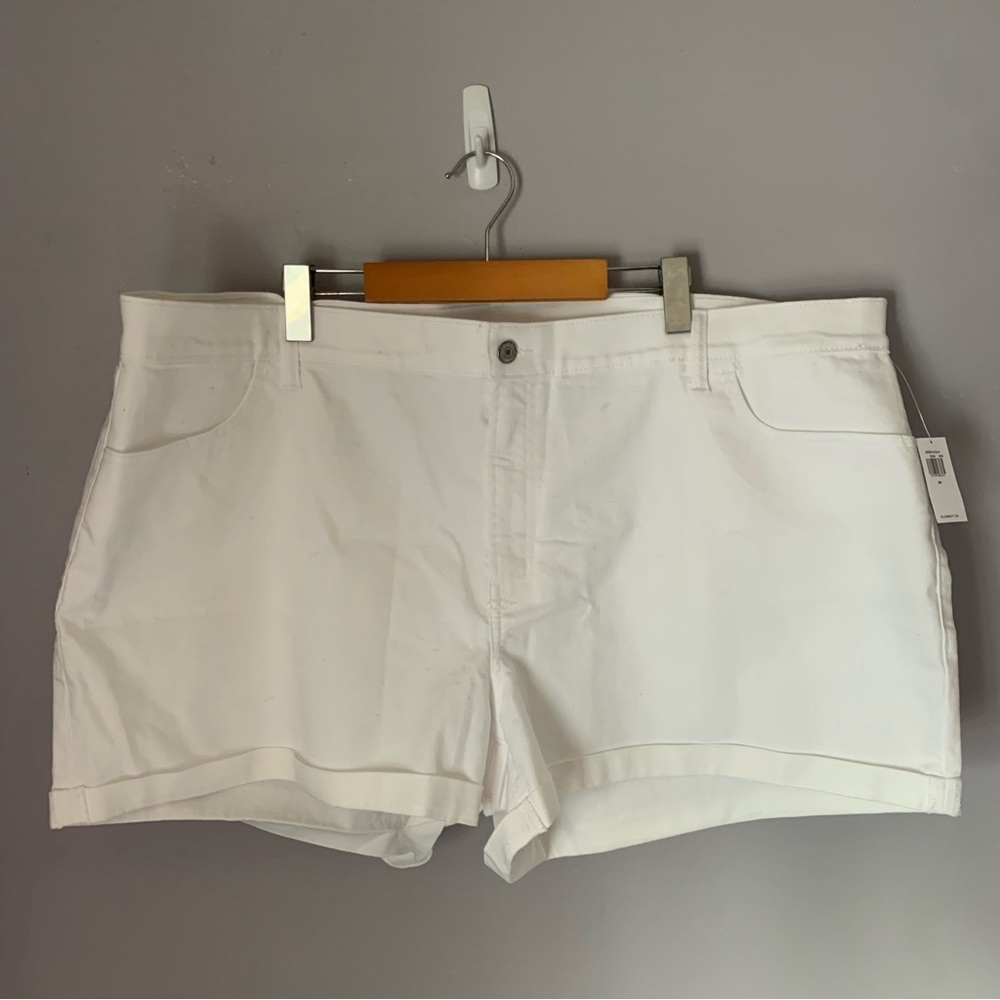 White Old Navy Mid-Rise Wow White Jean Shorts Size 24 NWT